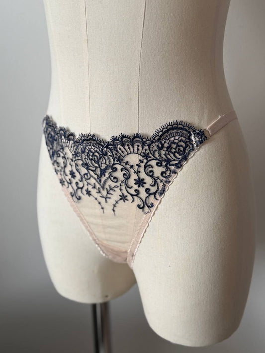 Thongs from embroidered lace