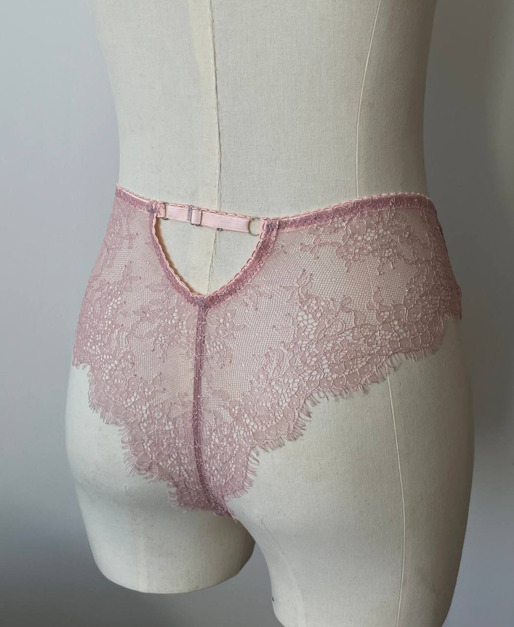 Pale rose Brazilian-cut panties with back accent