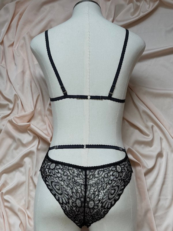 handmade lingerie, luxury lingerie, lingerie set, thongs, underwear, gift, panties, thongs, tanga, sets, bralette, emboidered lace 